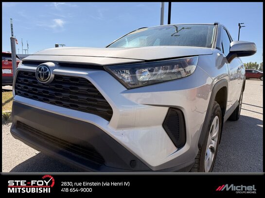 Toyota RAV4 LE AWD, SIÈGES CHAUFFANTS, SYSTÈME DE NAVIGATION 2021 Argent