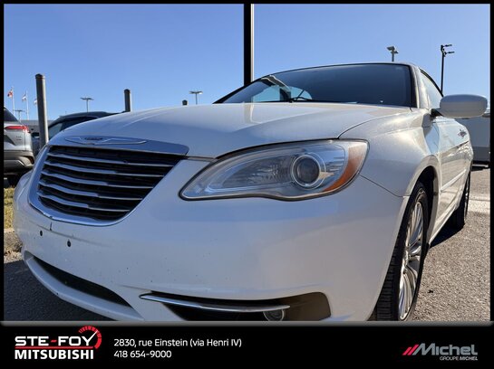 Chrysler 200 Cabriolet 2 portes Tourisme, bancs chauffants, bluetooth 2011 Blanc